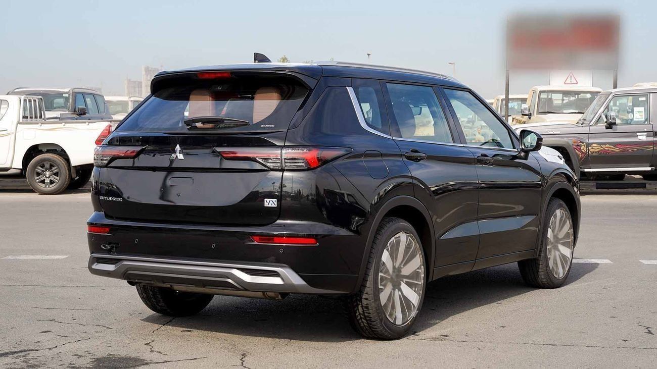 ميتسوبيشي آوتلاندر HIGHLINE ميتسوبيشي أوتلاندر 2026 – الفئة المميزة (G09) 2.5 لتر | SUV بسبعة مقاعد | مواصفات الخليج |