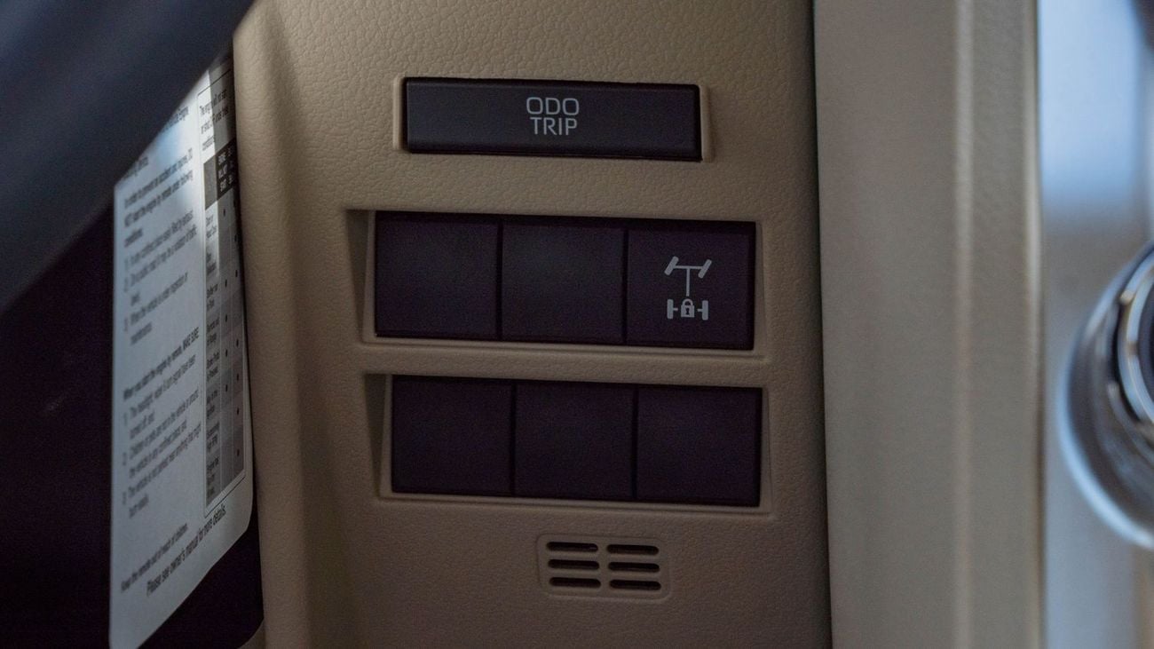 Toyota Land Cruiser 2026 Toyota Land Cruiser 300 GXR 4.0L AT Petrol 4WD (White-Beige)