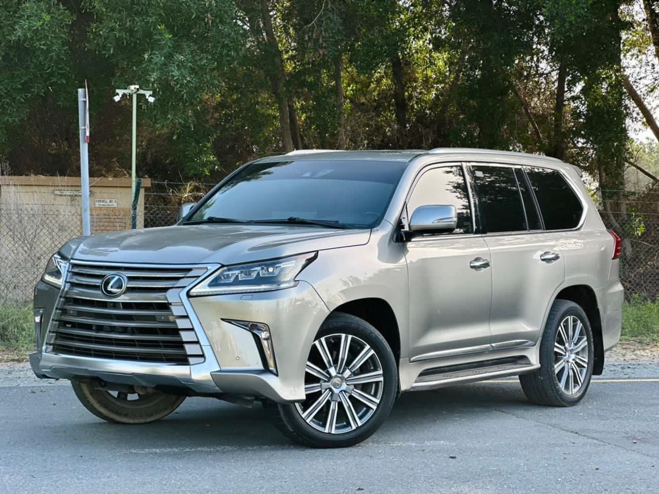 Lexus LX570 Lexus LX 570 Platinum premium petrol V8 full loaded