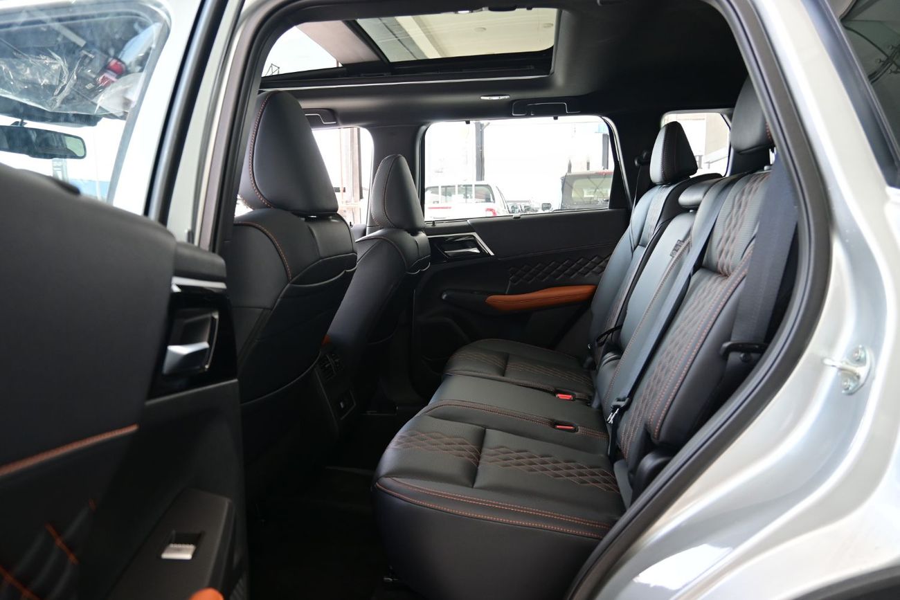 ميتسوبيشي آوتلاندر Mitsubishi Outlander P-Line, 2.5L Petrol 4WD, Model 2025, Color Silver