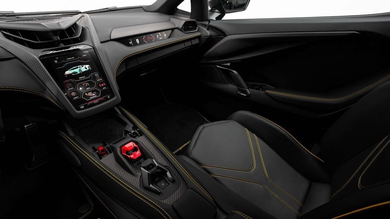 لامبورغيني ريفويلتو - 2025 - GCC Specs - Under 5-Year Warranty and Service Contract