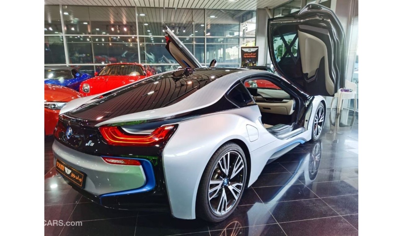 بي أم دبليو i8