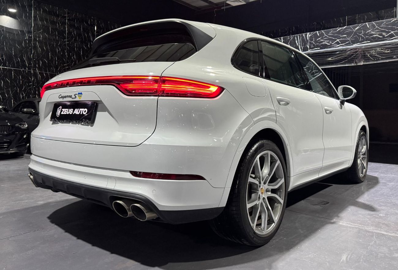 Porsche Cayenne S 2.9L (440 HP) 2019 Porsche Cayenne, 2027 Warranty, Full Service History, Sport Chrono Package, GCC