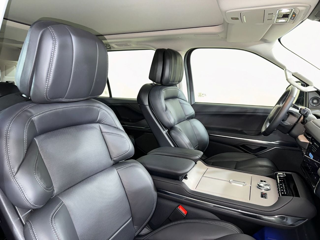 Lincoln Navigator RESERVE N1525 / FREE INSURANCE + REGISTRATION / AL TAYER MOTORS AL QOUZ SHOWROOM
