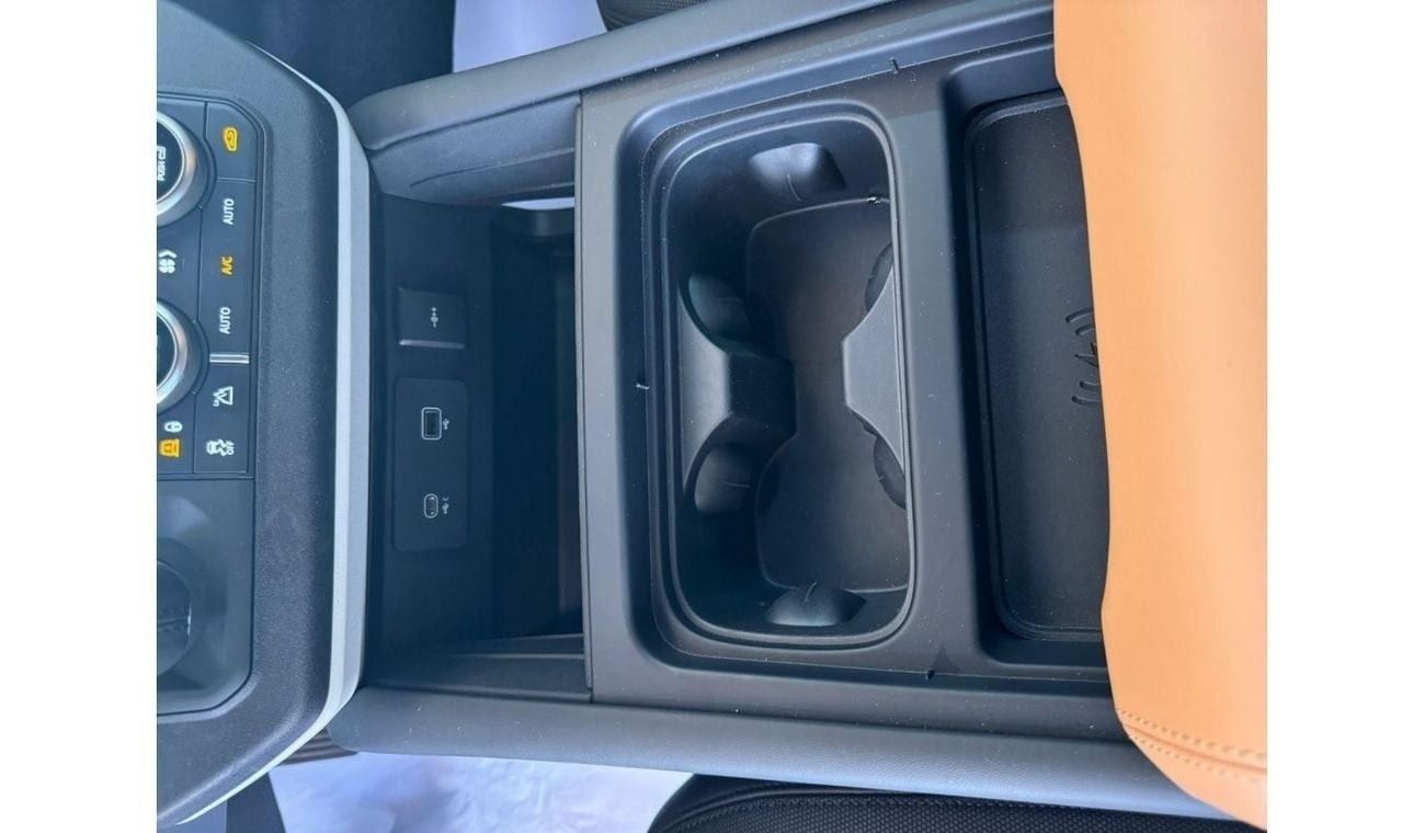 لاند روفر ديفندر 2023 Land Rover Defender 130-P400- X Dynamic 3.0L