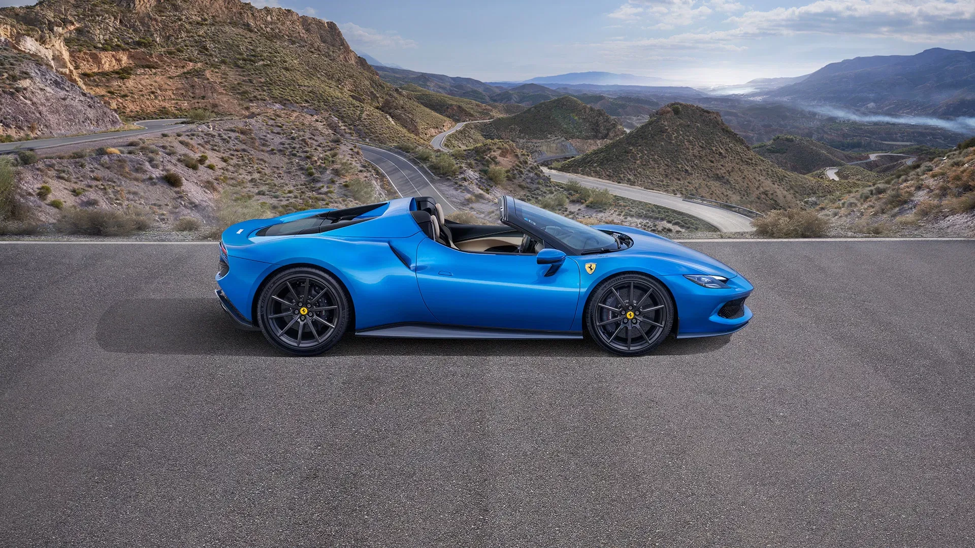 فيراري 296 GTS exterior - Side Profile