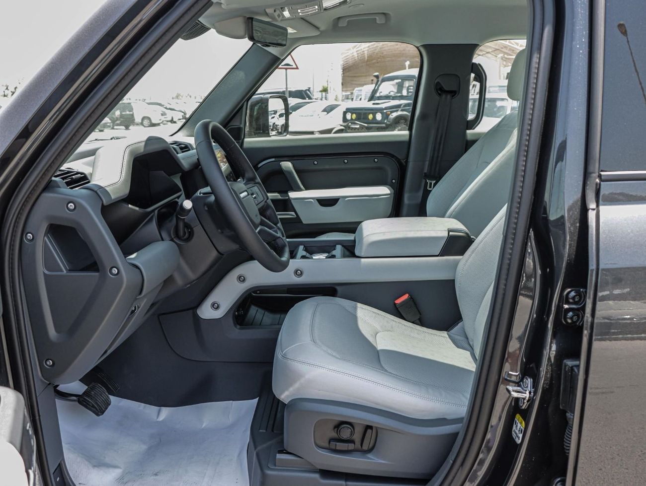 Land Rover Defender 110 3.0L 6Cyl . Automatic . Patrol . SUV/Crossover . All Wheel Drive . 5 Seats . 5 Door Land Rover Defender 110 2026 Automatic 0 Km 6 Cylinder Four Wheel Drive (4WD) SUV Carpathi