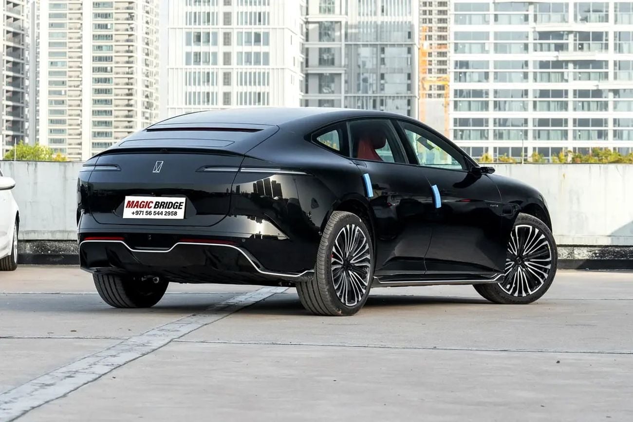 أفاتر 12 Master AWD – Pure Electric Luxury Co