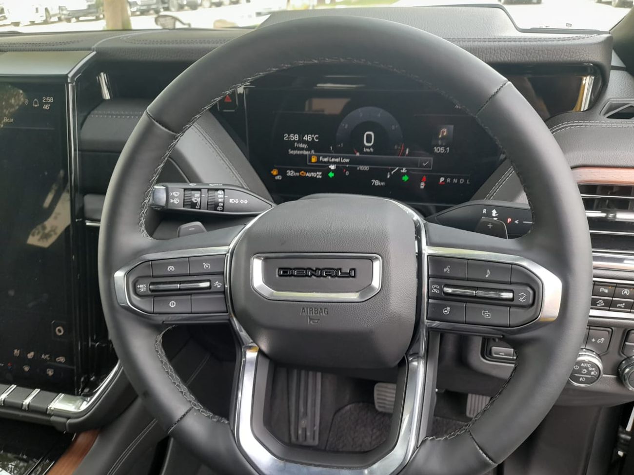 GMC Yukon 6.2 V8 Denali (AWD) Right-Hand drive.2 V8 Denali (AWD)