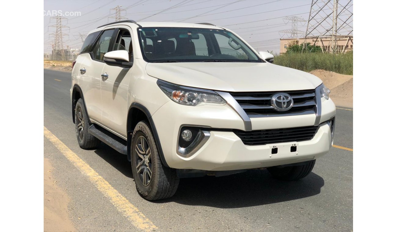 Toyota Fortuner 2.7L Petrol, Alloy Rims 17'', CDPlayer, Mp3, Clean Car, Parking Sensors Rear, CODE-001330