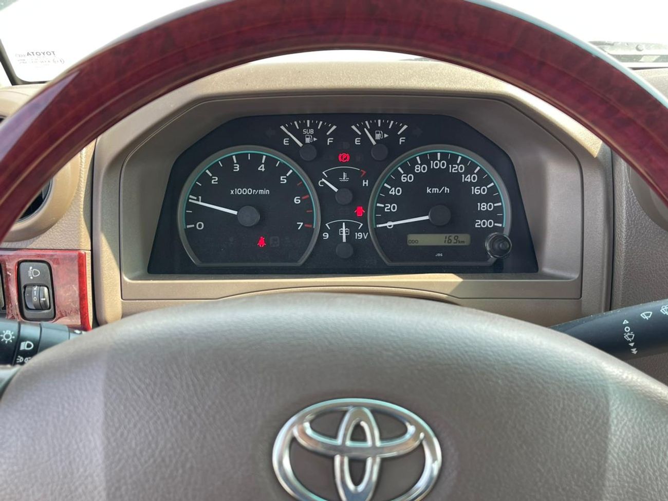 Toyota Land Cruiser Pick Up Std 4.0L Single Cab Utility 4WD Toyota LC DC MT Petrol 2021 diff 4.0L 4WD GREEN