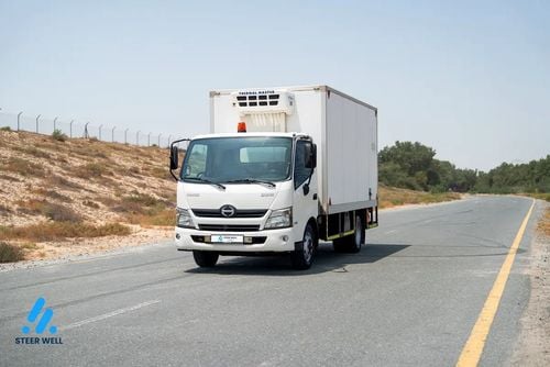 هينو 300 STANDARD شاحنة تبريد 714 | مواصفات دول مجلس التعاون الخليجي | عداد كيلومترات منخفض