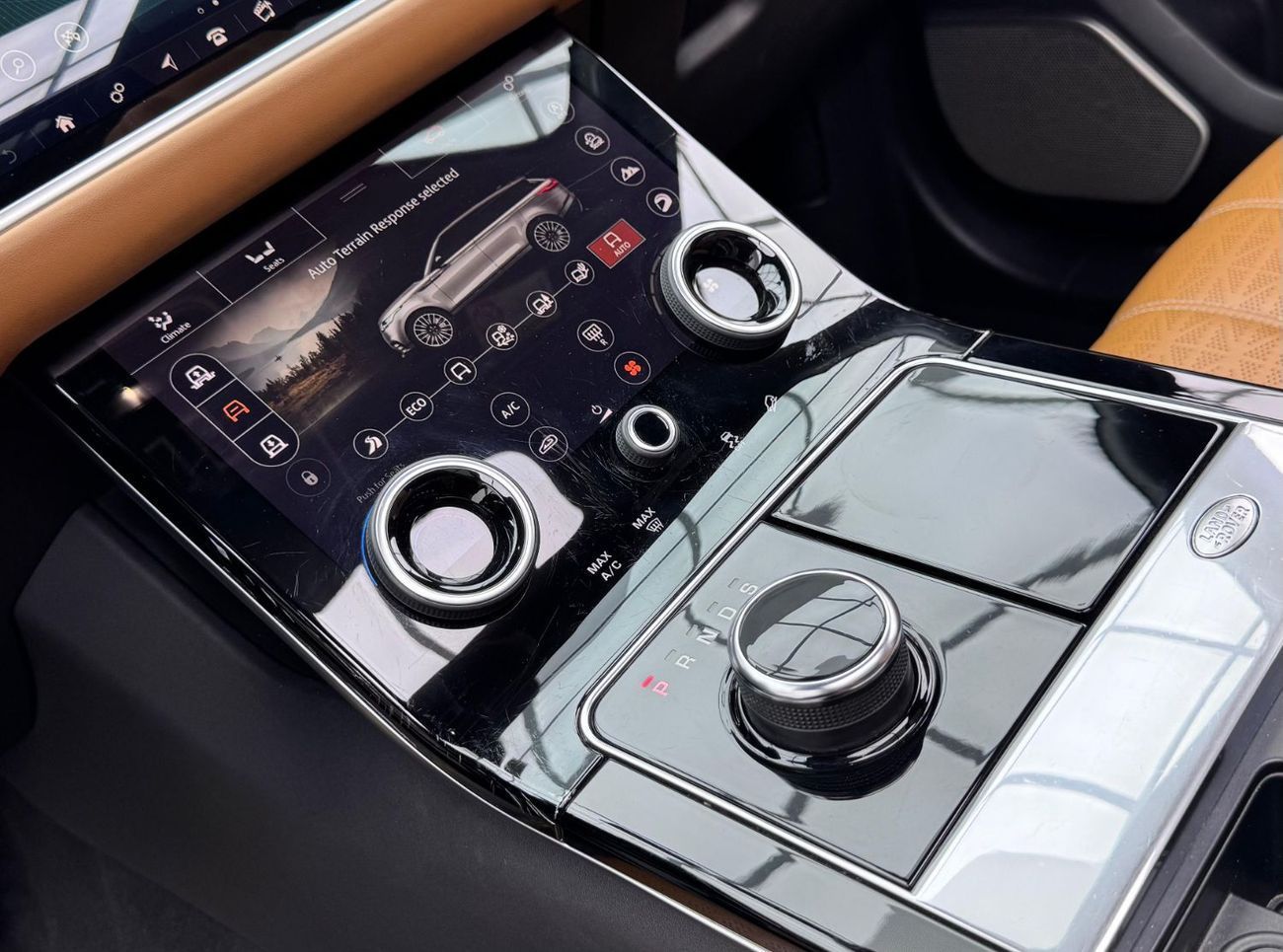 لاند روفر رينج روفر فيلار 2018 Range Rover Velar HSE R-Dynamic, 1 Year Warranty, Full Service History, GCC