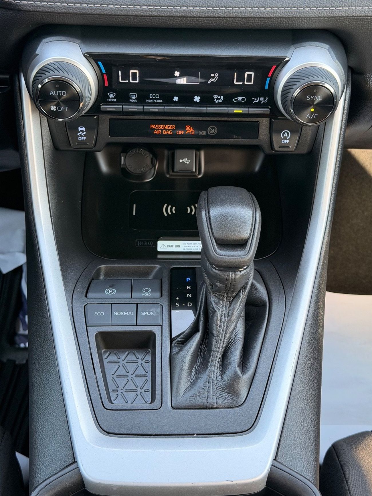 Toyota RAV4 XLE 2.5 L Full option Sunroof, push start