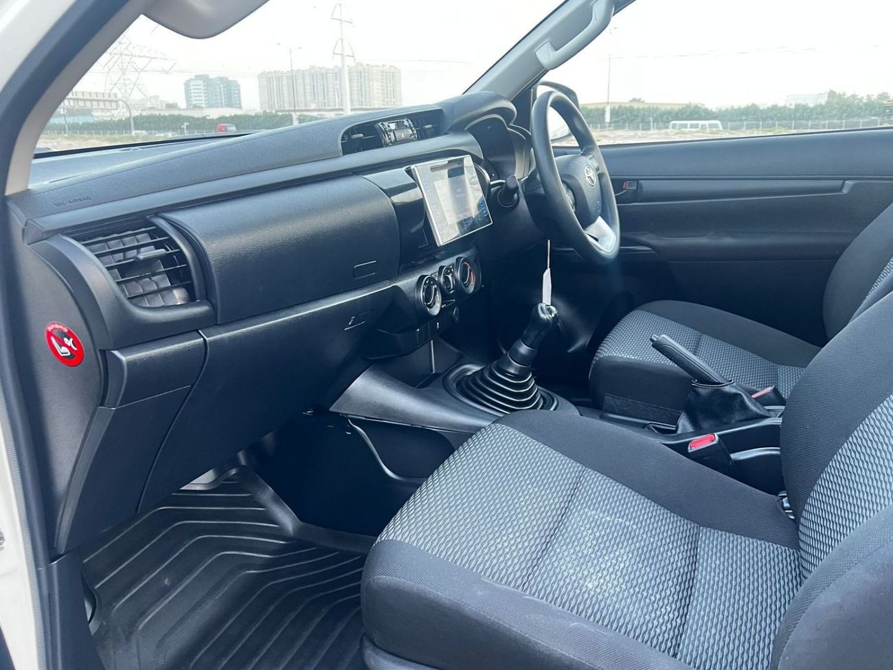 Toyota Hilux PETROL 2.7 LITER SINGLE CAB RIGHT HAND DRIVE AMNUAL TRANSMISSION