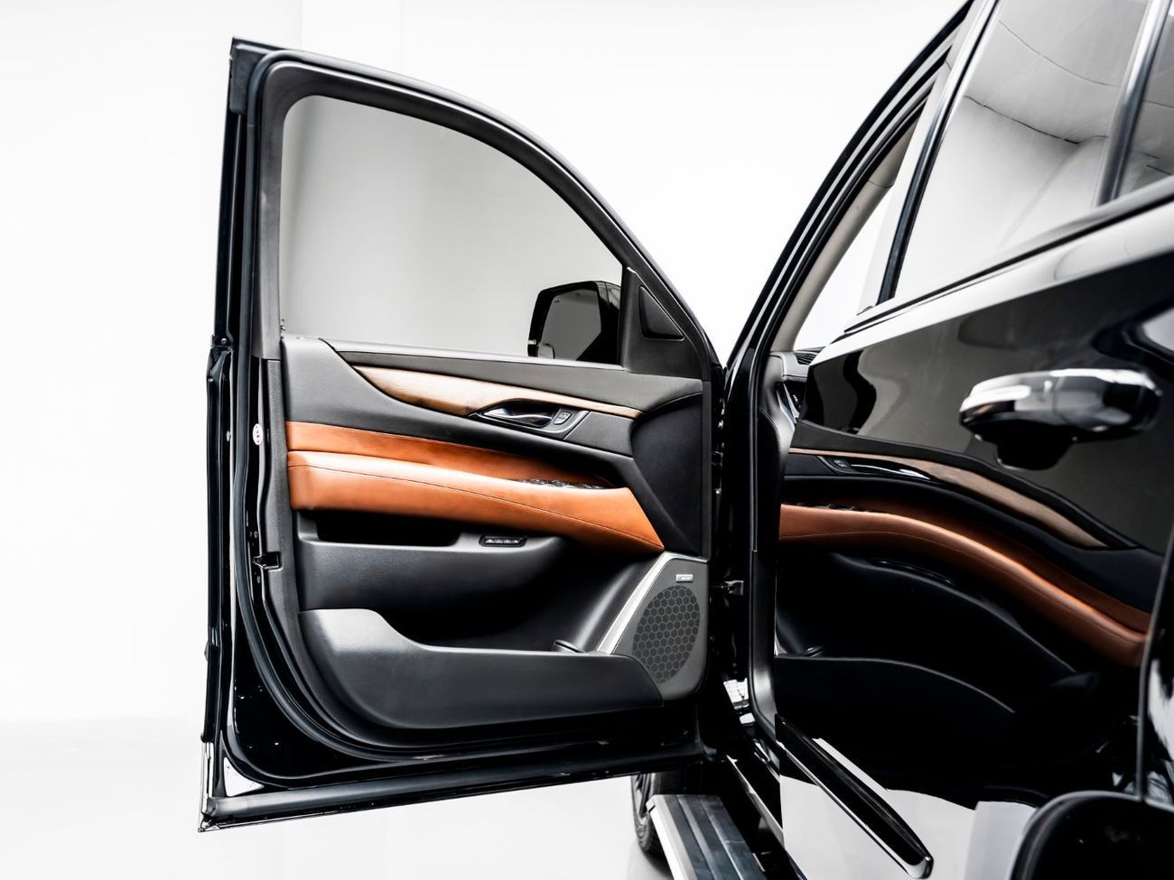 Cadillac Escalade Std 6.2L 2017 Cadillac Escalade, 1 Year Warranty, Full Service History, Low KMs, GCC