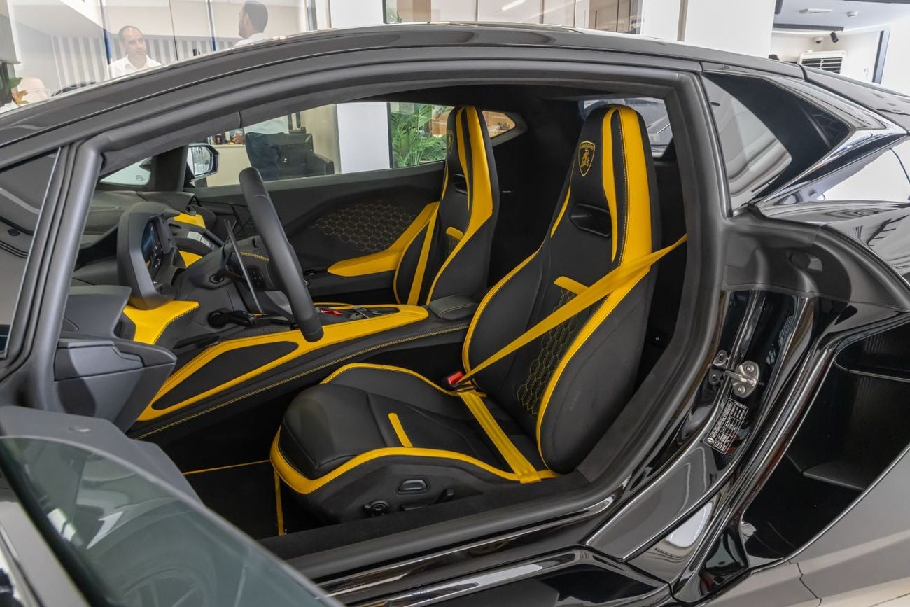 Lamborghini Temerario Lamborghini Temerario | 2026 | HPEV | 920 HP | AWD | Black / Yellow & Black Interior