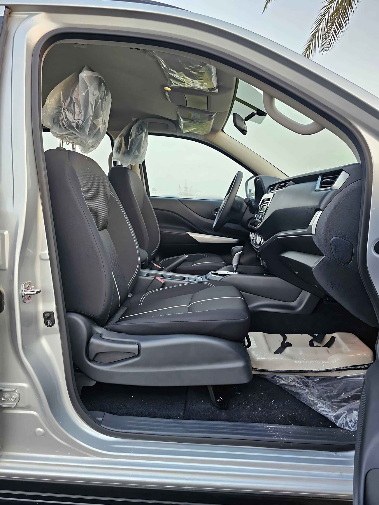 Nissan XTerra SE, 2.5L V4 , PETROL, A/T, PUSH START, 7SEATS, 4WD (CODE # 68045)