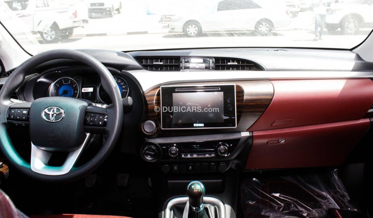 Toyota Hilux SR5 2.4L Diesel 4x4 Double Cab M/T - Rear camera - Full options