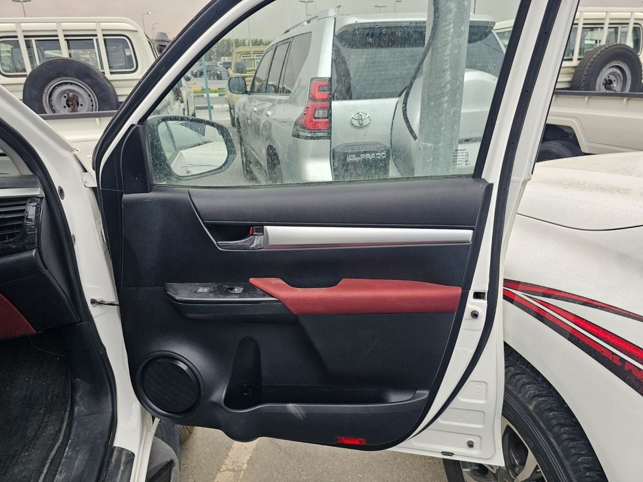 Toyota Hilux S GLX LHD 2.4L V4 DIESEL ENGINE Push Start Automatic Gear 4WD Original Power Window 5 Seats 4 Doors