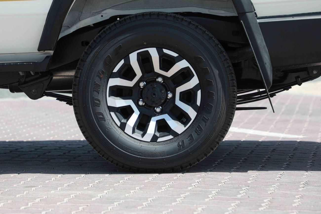 Toyota Land Cruiser 70 2025 TOYOTA LC76 HARDTOP 4.0 - WHITE inside SADLLE TAN | Export Only