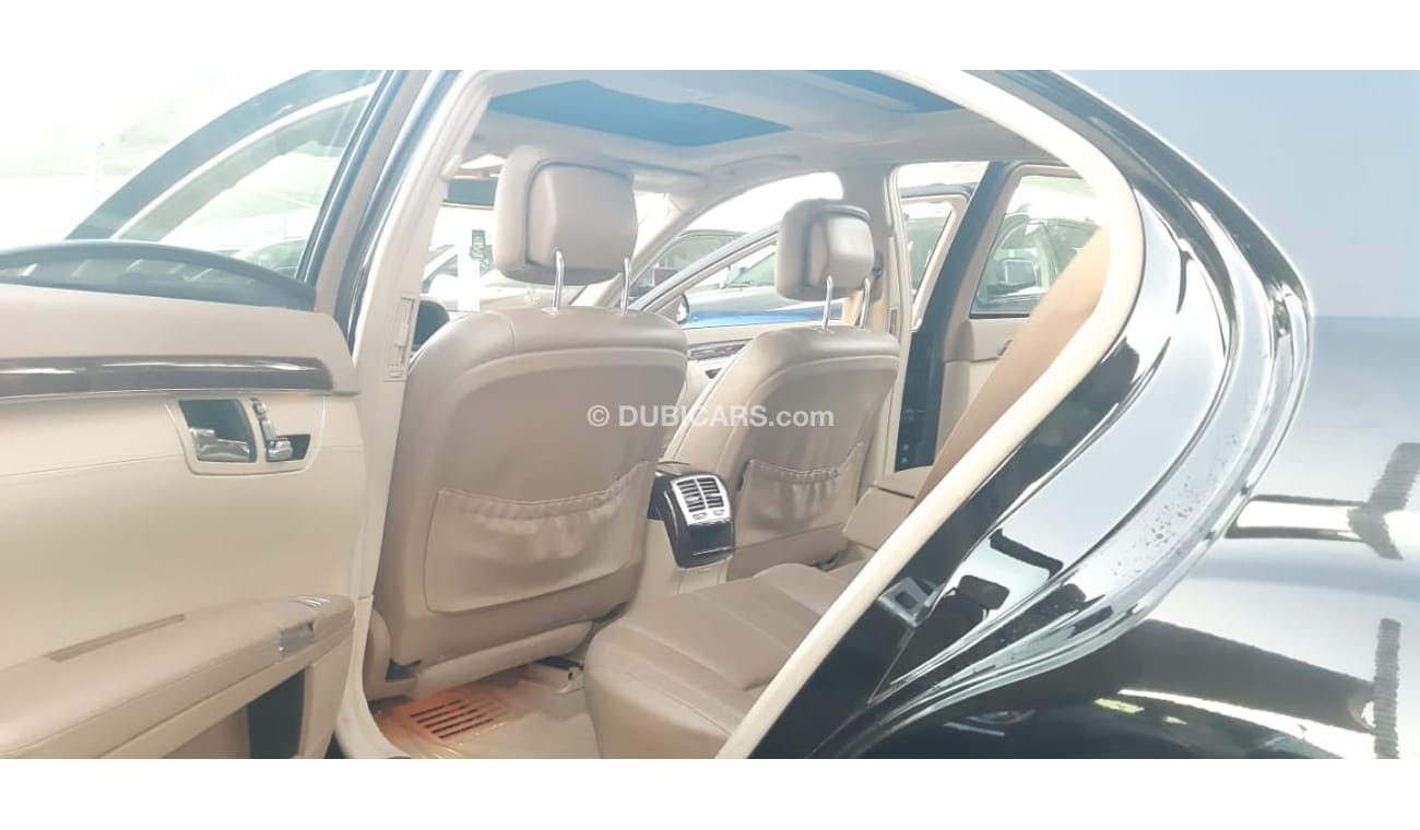 مرسيدس بنز S 350 خليجى - بانوراما - شاشة - كاميراخلفية - أبواب شفط - مرايا كهربائية - رنجات - حساسات - أنوار ضباب