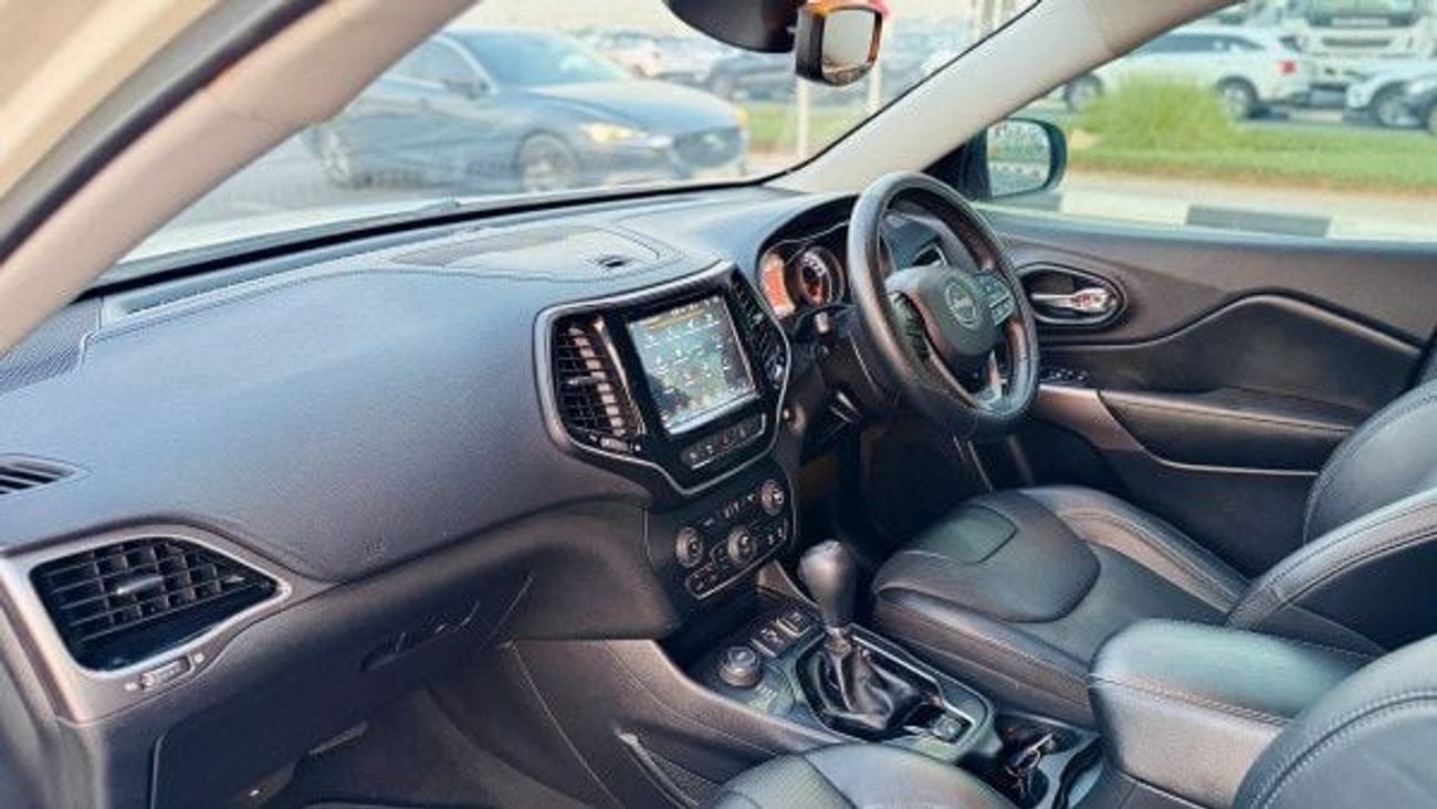 جيب شيروكي PREMIUM FEATURES | AT | LEATHER SEATS | 3.2L PETROL ENGINE | 4WD