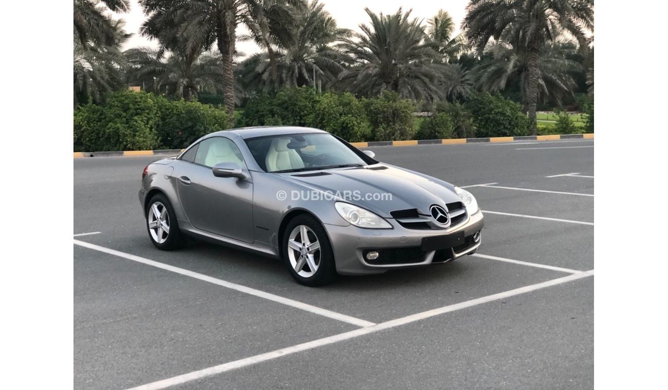 Mercedes-Benz SLK 200 Model 2009 GCC car prefect condition inside and outside full option