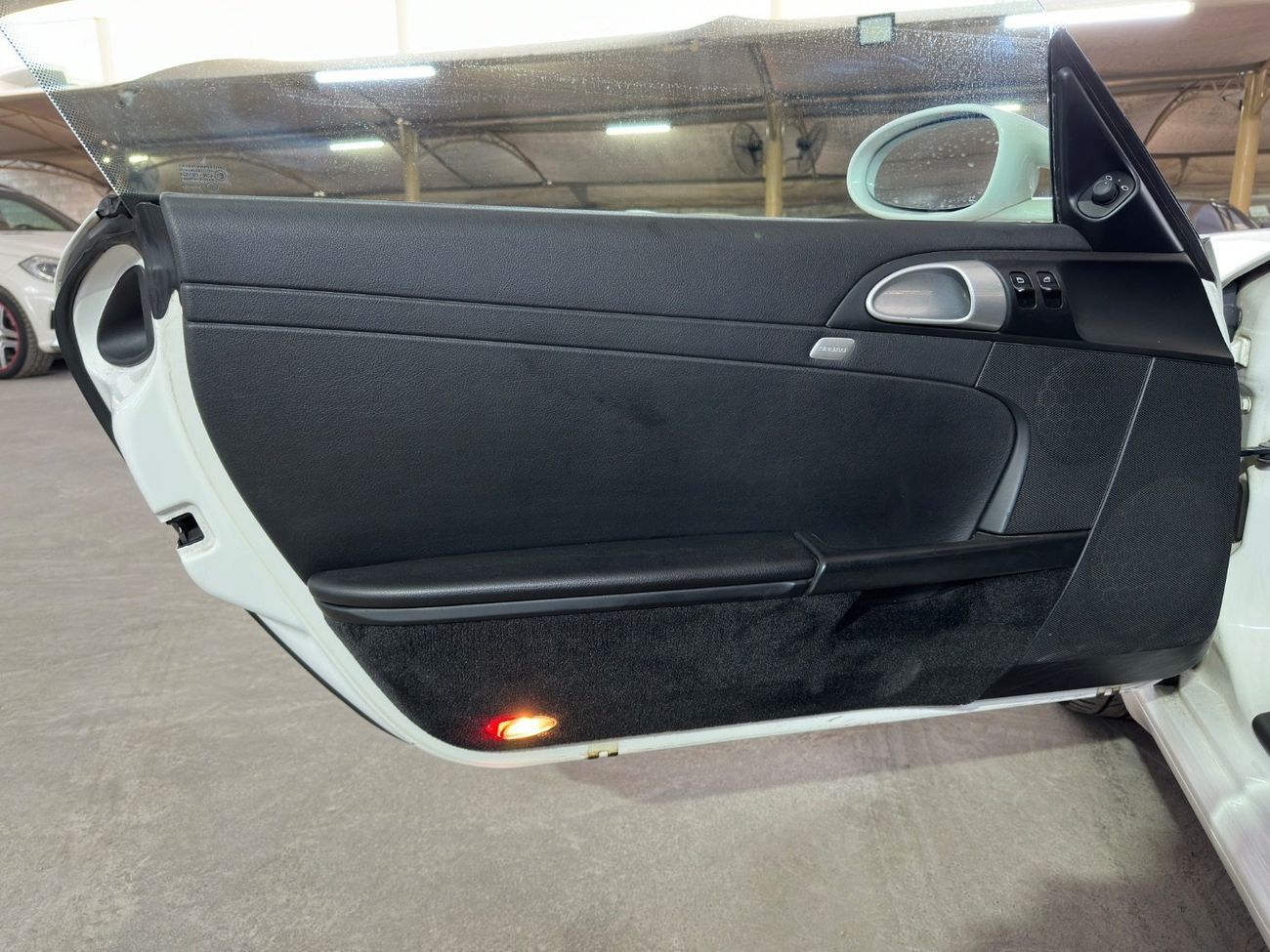 بورش كايمان PORSCHE CAYMAN 2008 2.7L | MANUAL TRANSMISSION | SPORTS STEERING WHEEL | HALF LEATHER SEATS