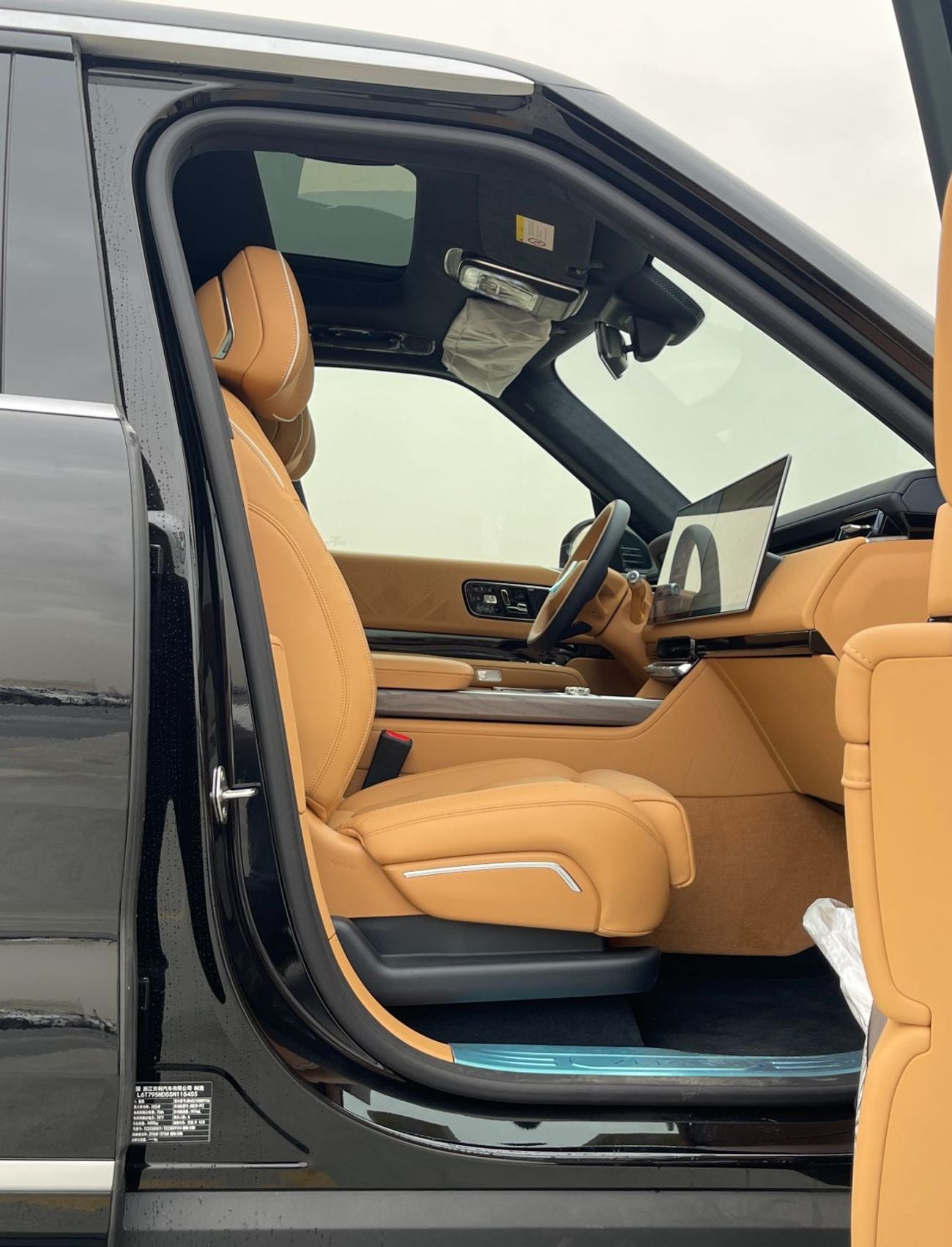 Zeekr 9X FLAGSHIP FULL SIZE LUXURY HYBRID SUV 2.0L-4CYL + THREE ELECTRIC MOTORS AWD