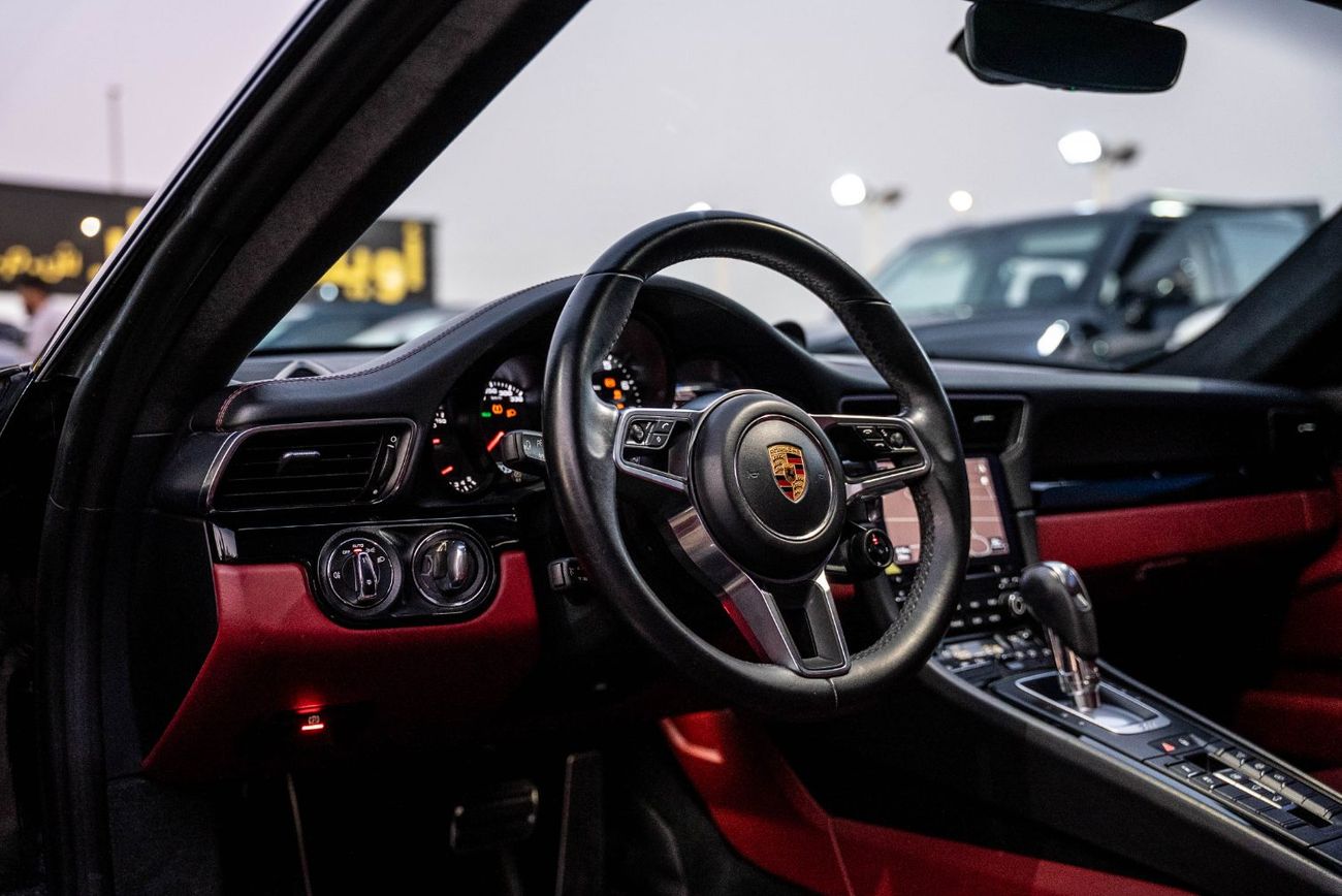 Porsche 911 Carrera 3.6L Coupe Full Service History GCC 3.0L Turbo 6 Cylinders Perfect Condition