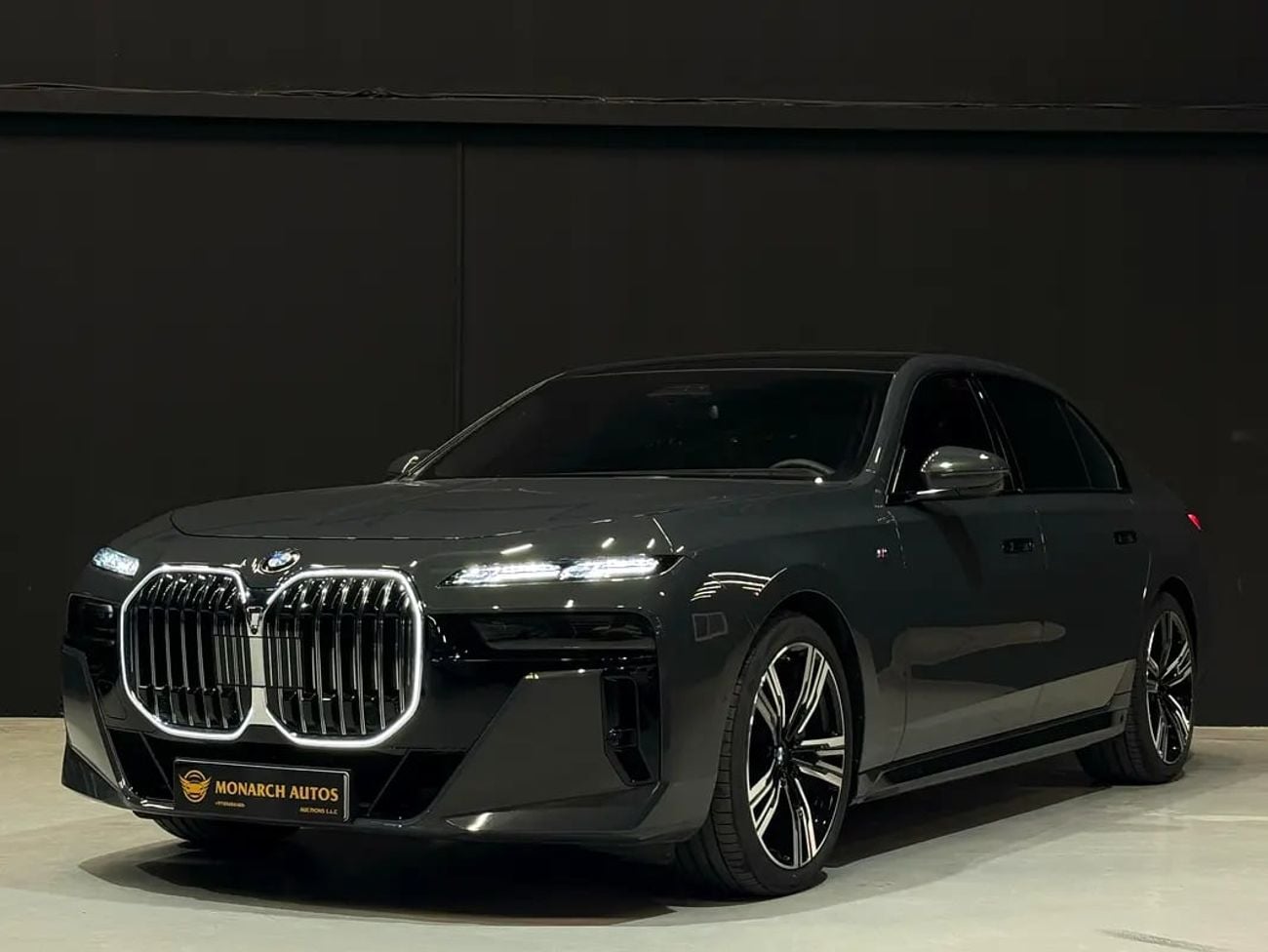 بي أم دبليو 740i 740i MSPORT | GCC SPEC | WARRANTY