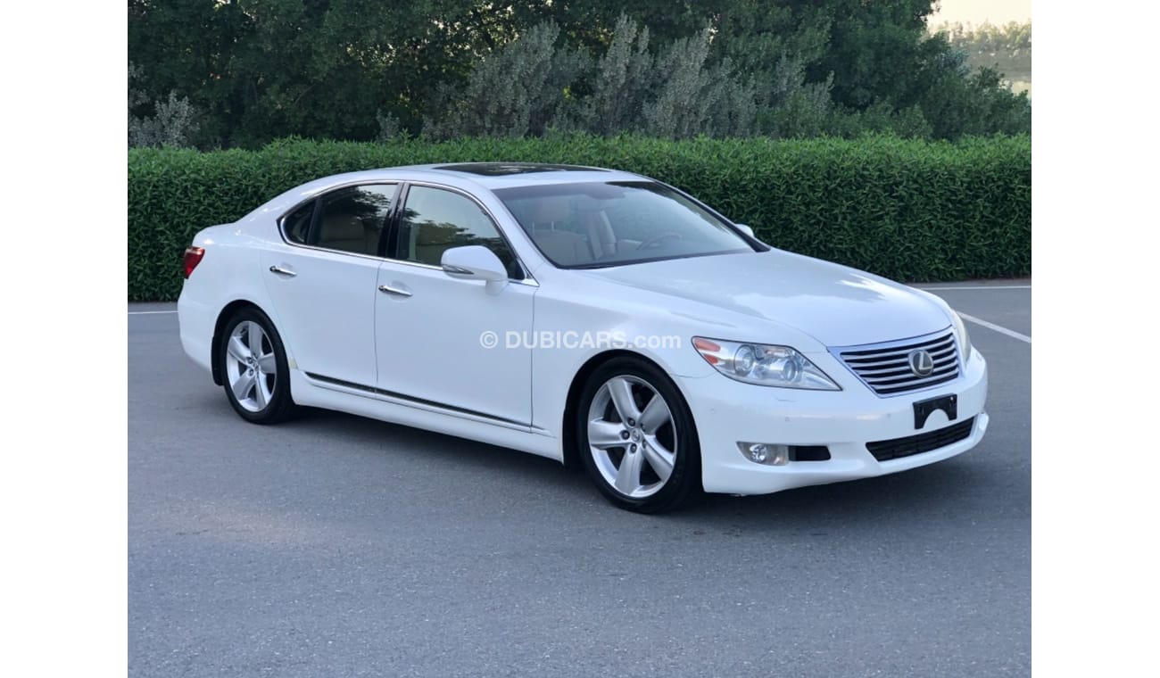 لكزس LS 460 لكزس Ls460 موديل 2012 خليجي حاله ممتازه من الداخل والخارج كراسي جلد ومثبت سرعه وتحكم كهربي كامل ونظا