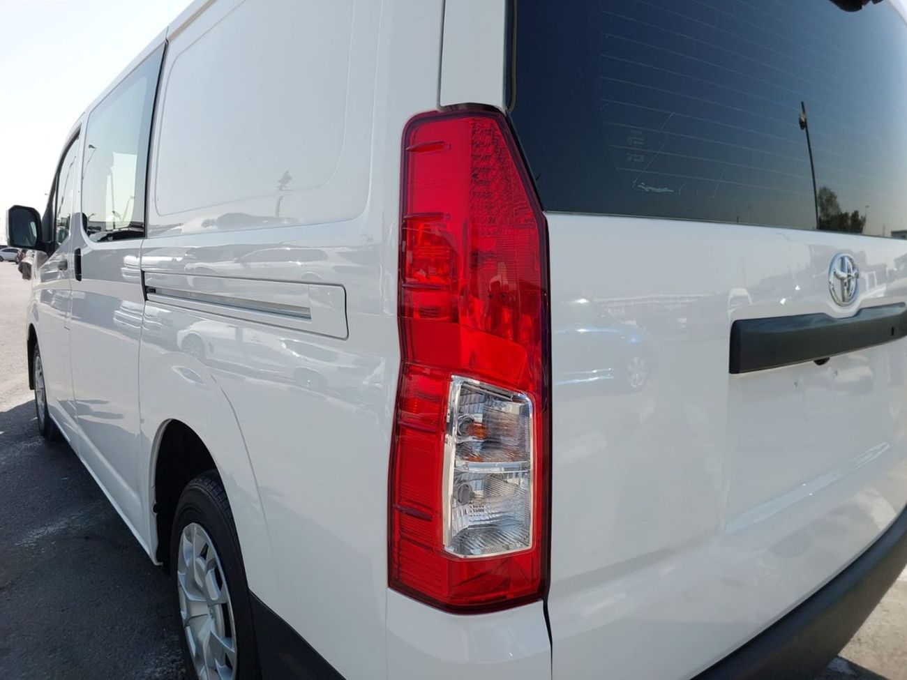 Toyota Hiace (RAMADAN OFFER) TOYOTA HIACE VAN RHD 2020 MODEL 2.8 L DIESEL AUTOMATIC(PM14560)