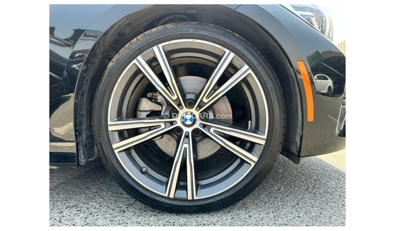 بي أم دبليو 330i اكسكلوسيف