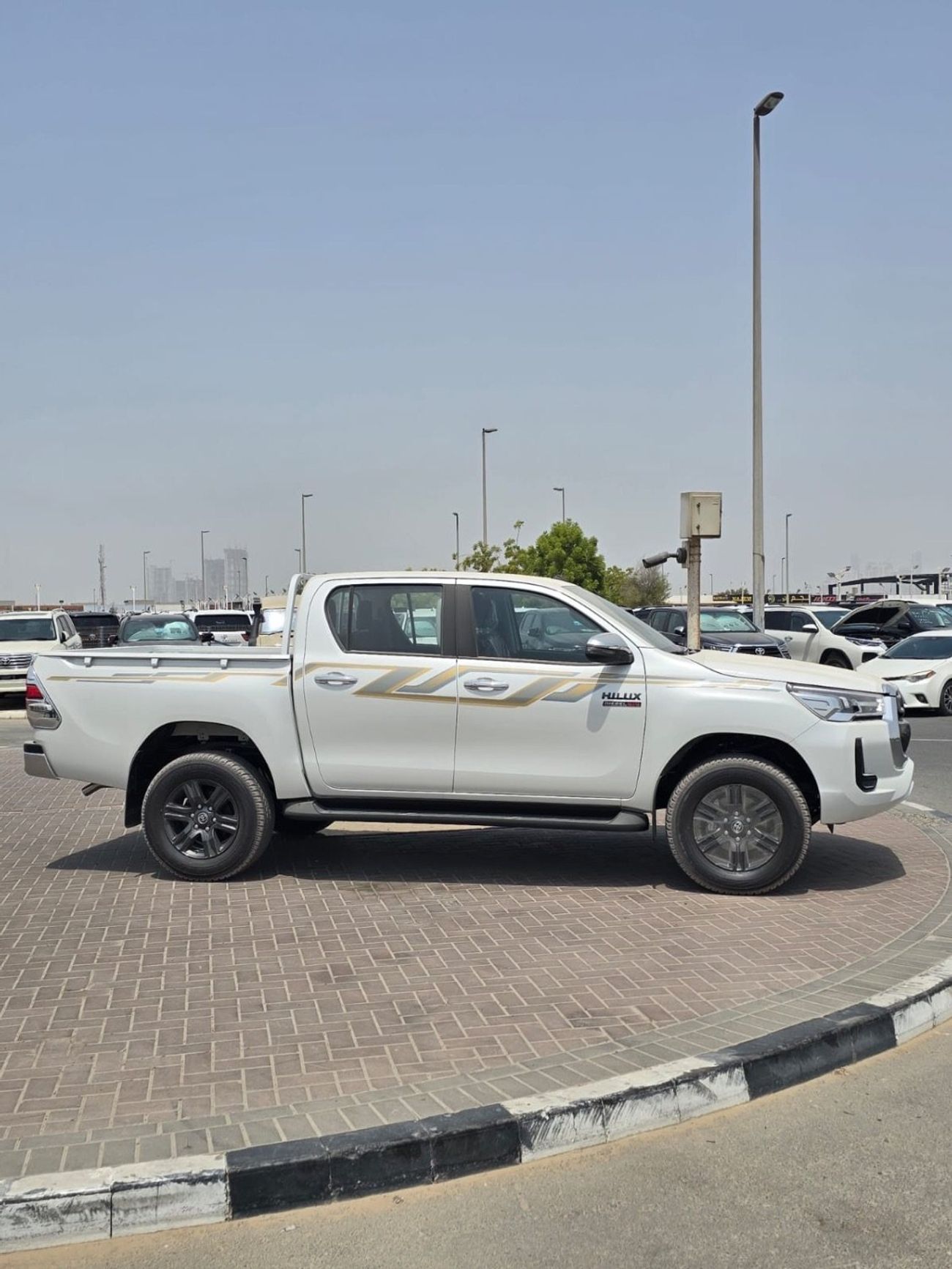 تويوتا هيلوكس Hilux • 2.4L • Diesel • Automatic • Full • With Diff Lock