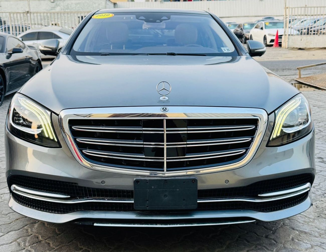 مرسيدس بنز S 560 Std 4.0L (463 HP)