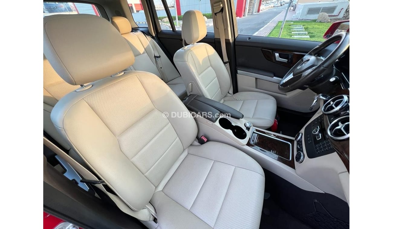 Mercedes-Benz GLK 250 Std MERCEDES BENZ GLK250 2015 GCC 4MATIC FULL OPTIONS ORIGINAL PAINT IN LOW MILEAGE