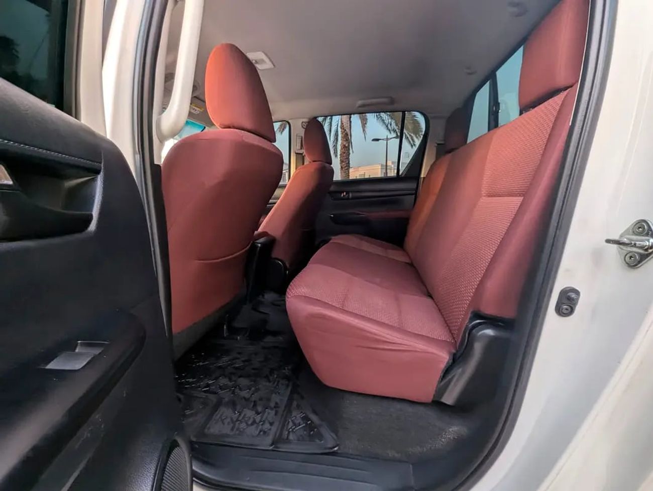 Toyota Hilux GCC Specs | 2.4L Diesel | 4x4 | Excellent Condition