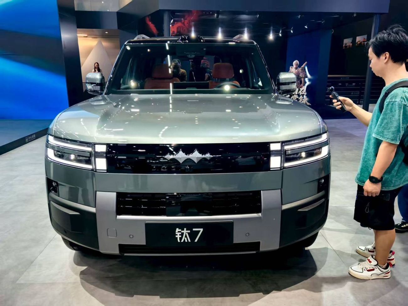 بي واي دي ليوبارد تيتانيوم 7 