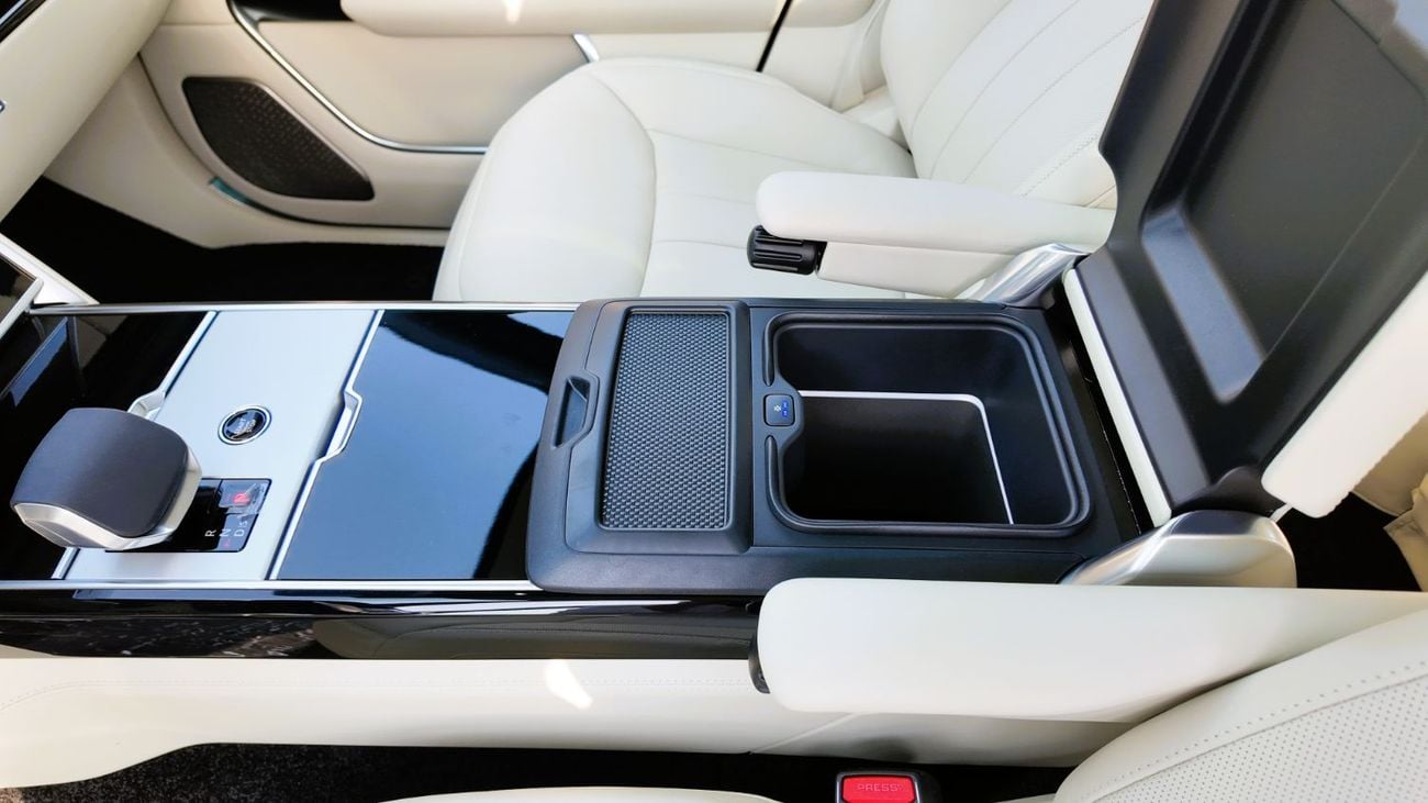 لاند روفر رينج روفر AUTOBIOGRAPHY P530 | Belgravia Green | Black Roof | White Interior | Shadow Exterior Package | GCC Specs