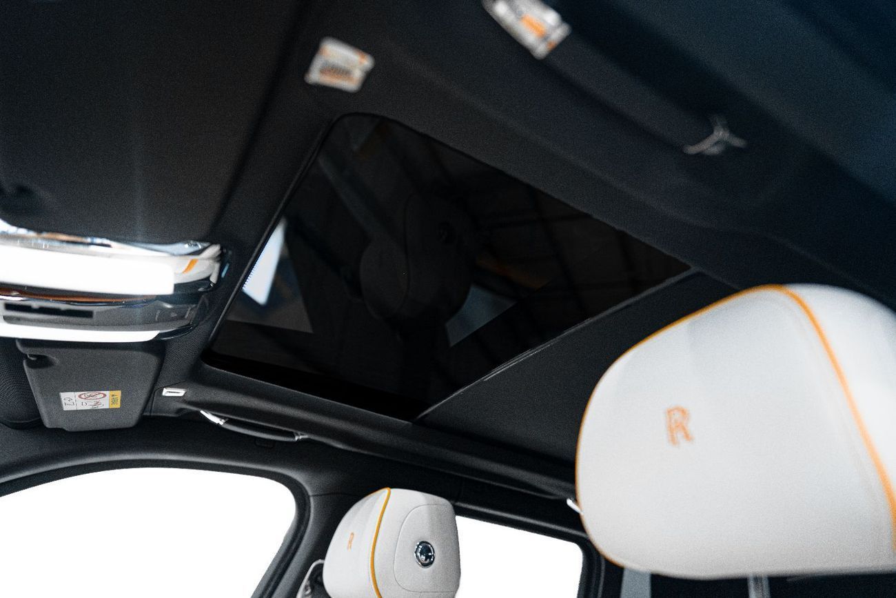 Rolls-Royce Cullinan CULLINAN BLACK BADGE | TAILGATE SEATS | PANORAMIC GLASS SUNROOF | TWO TONE INTERIOR | BESPOKE AUDIO