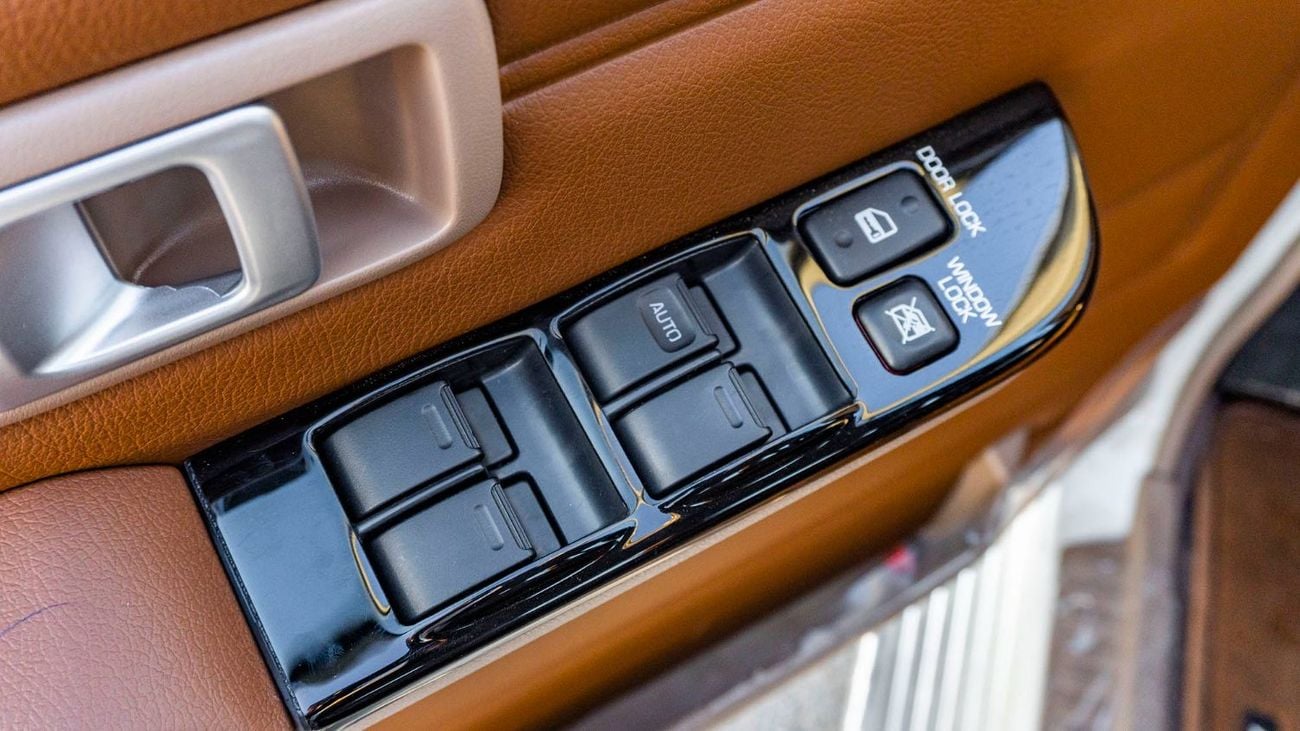 تويوتا لاند كروزر 70 2026 Toyota Land Cruiser LC76 2.8L AT Diesel Full Option (White)