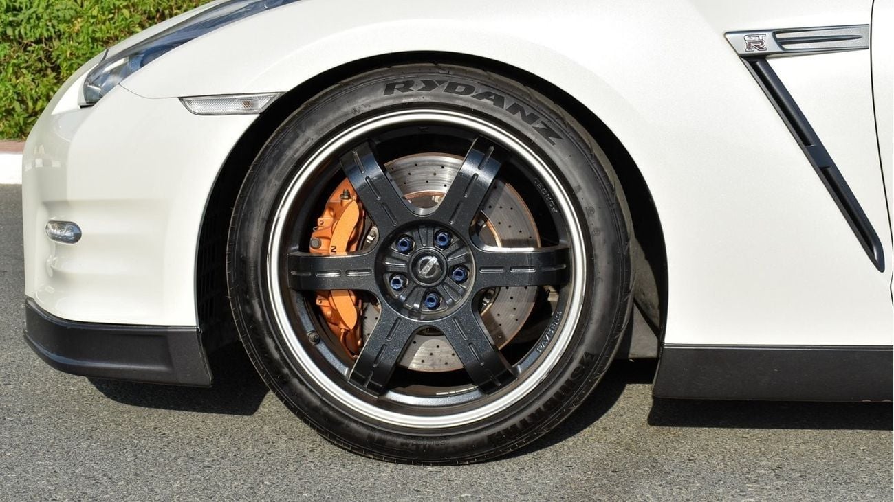 Nissan GTR Black edition