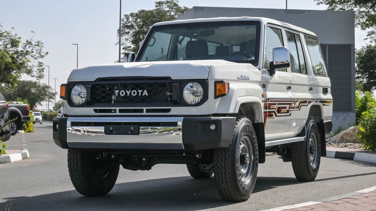 Toyota Land Cruiser 70 ECT0063 - Toyota Land Cruiser Hardtop 5 Doors - 4.0L Petrol Manual - White - LX