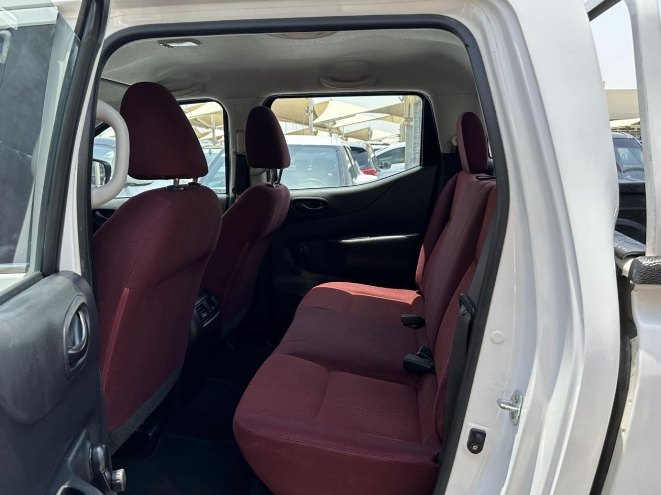 Nissan Navara CSF ACCIDENTS FREE - GCC - PERFECT CONDITION INSIDE OUT - AUTOMATIC GEAR - AUTOMATIC WINDOWS