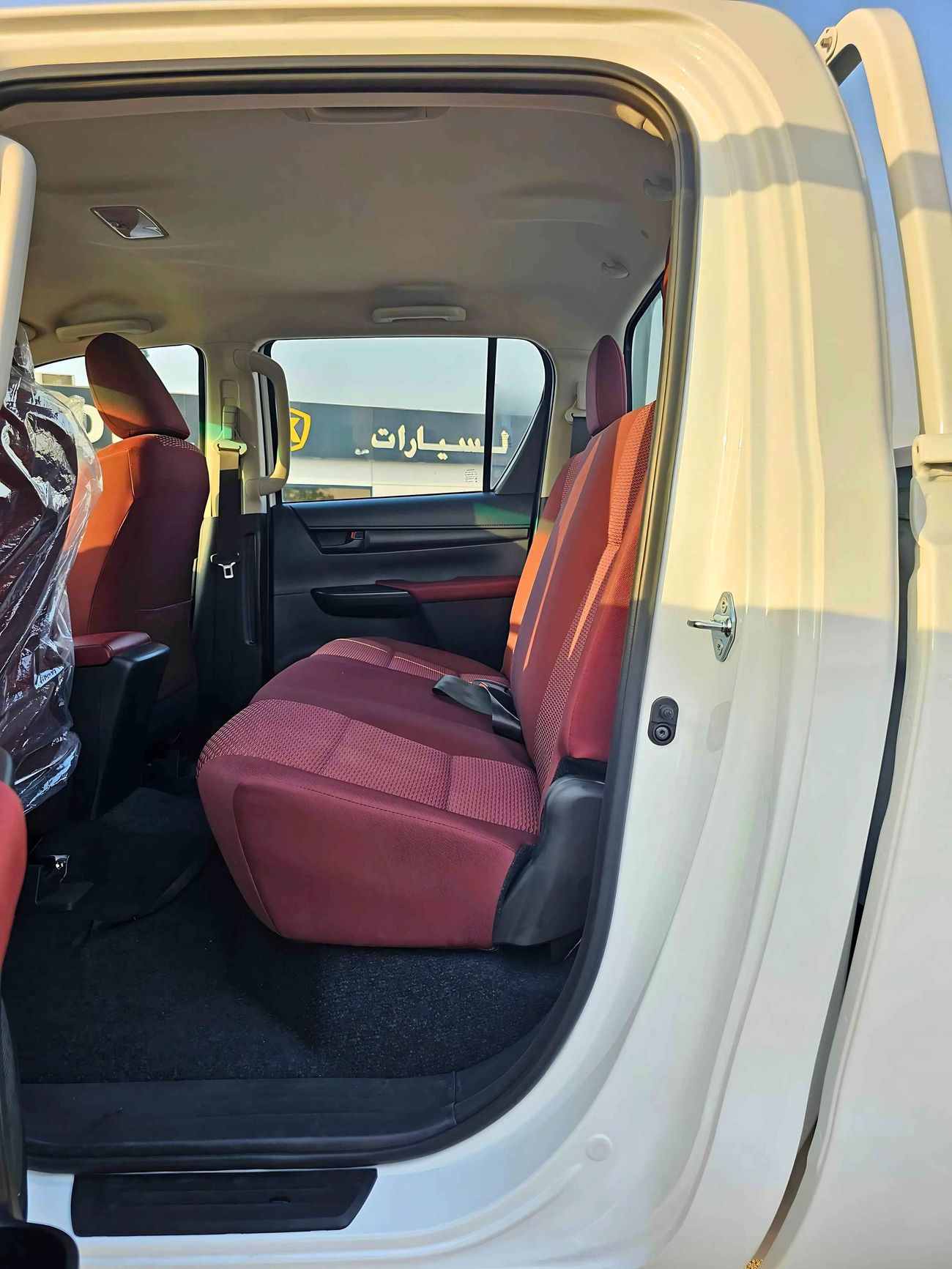 Toyota Hilux DLX-G / NARROW BODY / A/T / 2.4L V4 DIESEL / 4WD (CODE # DLX-G)