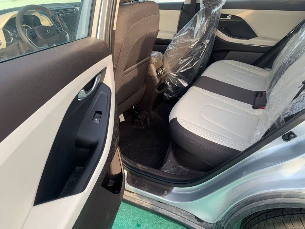 Hyundai Creta 1.5 TURBO WITH SUNFOOF