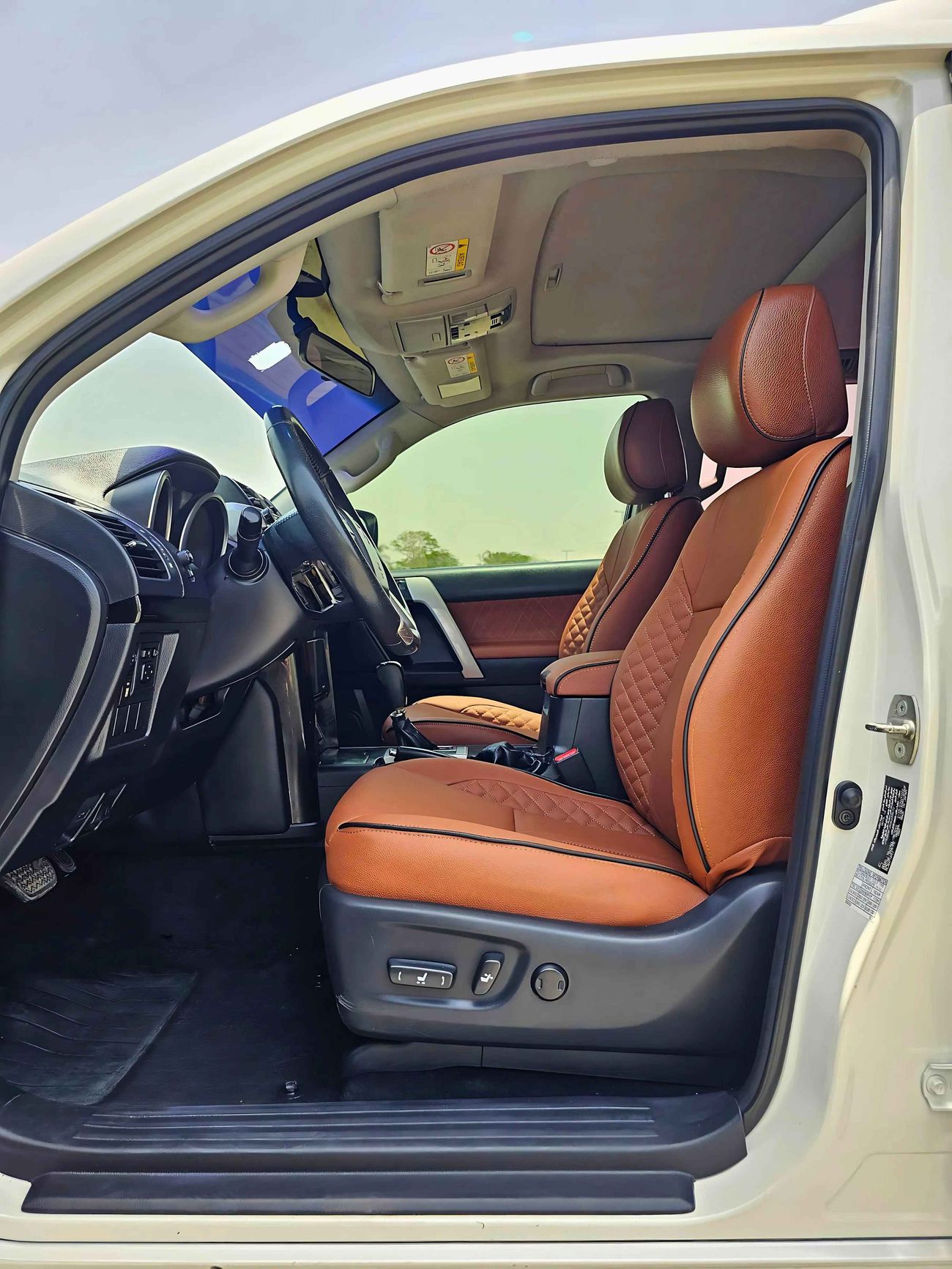 تويوتا برادو VXR/ V4 2.7L/ FULL OPTION/ SUNROOF/ ELECTRIC LEATHER SEATS/ HEADS REST TV/ DOWN TYRE/ LOT# 39672