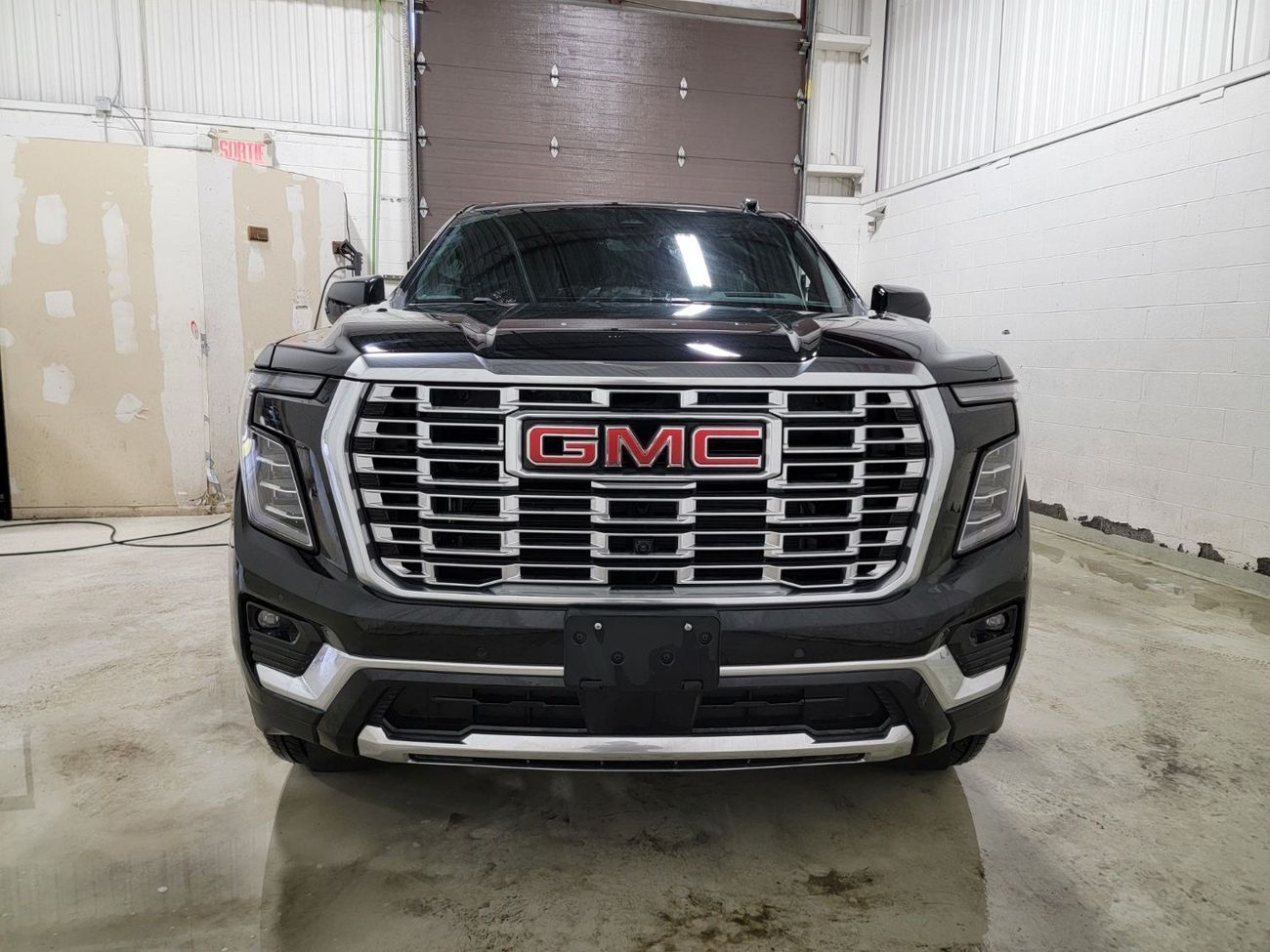 جي أم سي يوكون Denali With Captain Seats  6.2L Brand New